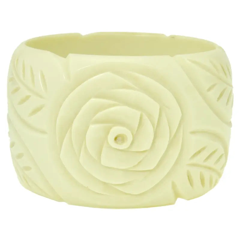 TL JEM Resin Flower Cuff