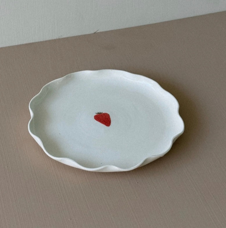 WS The Strawberry Scalloped Dish - Small