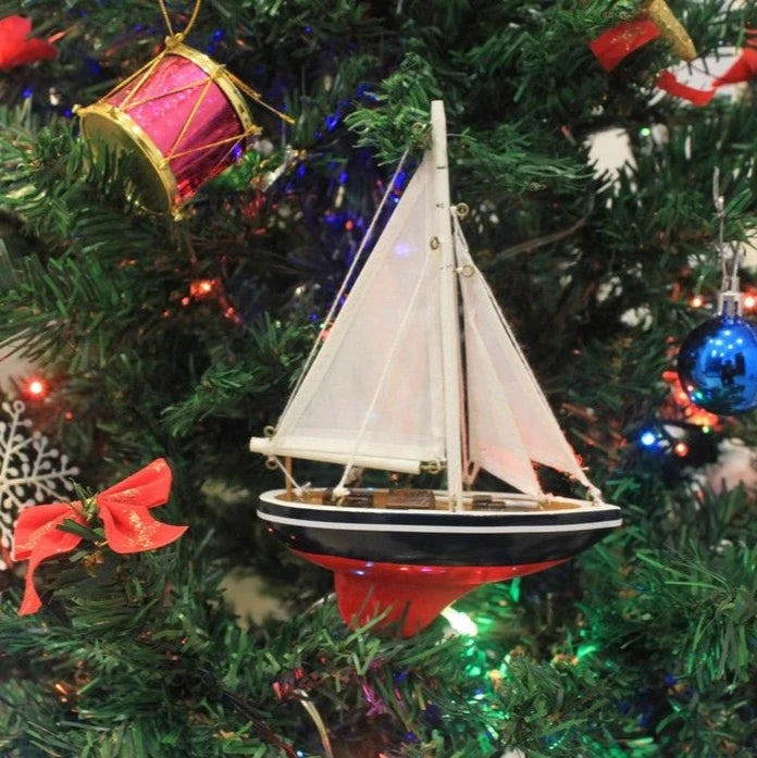 BB - 'American' Sailboat Ornament - 9"