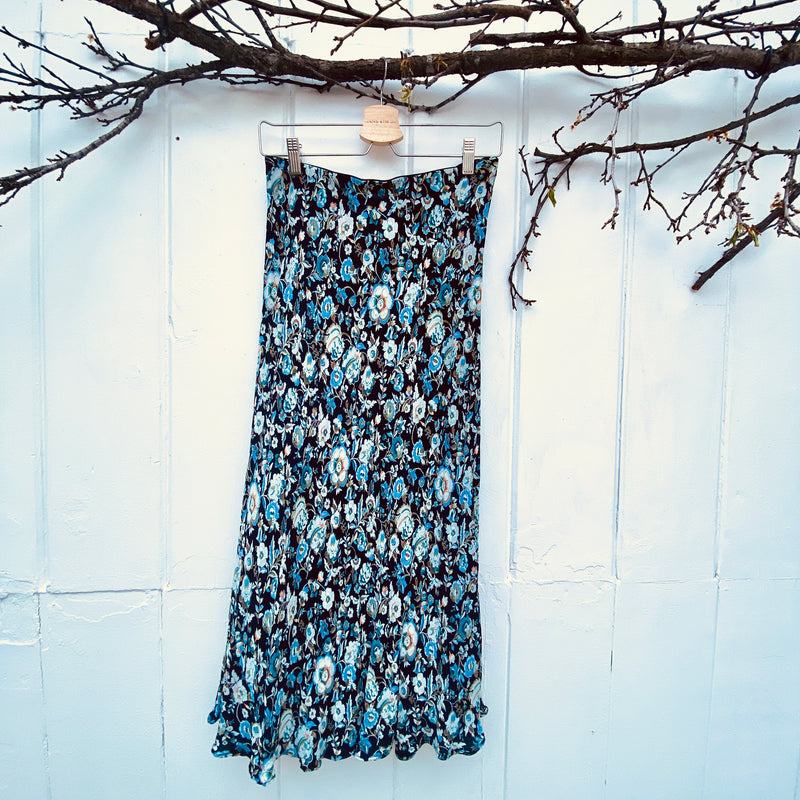 VH-1229 Blue English Floral Skirt
