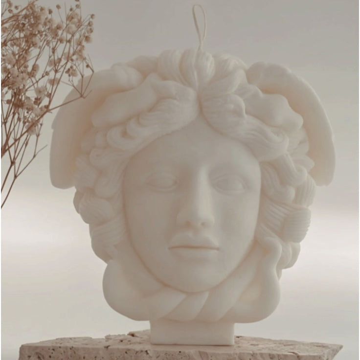 TL DR Medusa Candle